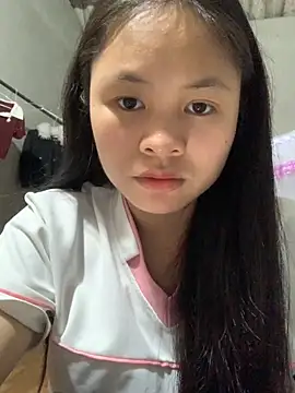 Snapshot of NhuFox chatting on November 7, 2025, 12:27 pm NhuFox online show from November 7, 2025, 12:27 pm