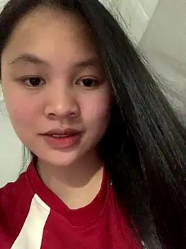 Snapshot of NhuFox chatting on November 10, 2025, 1:21 pm NhuFox online show from November 10, 2025, 1:21 pm