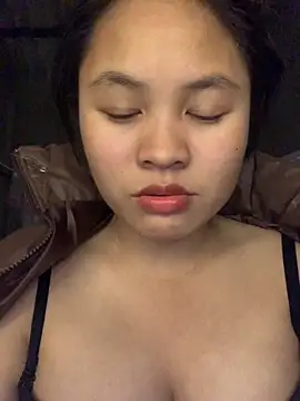 Snapshot of NhuFox chatting on December 2, 2025, 1:05 pm NhuFox online show from December 2, 2025, 1:05 pm