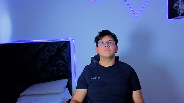 Snapshot of Ryan_Doretti chatting on December 17, 2025, 7:20 pm Ryan Doretti online show from December 17, 2025, 7:20 pm