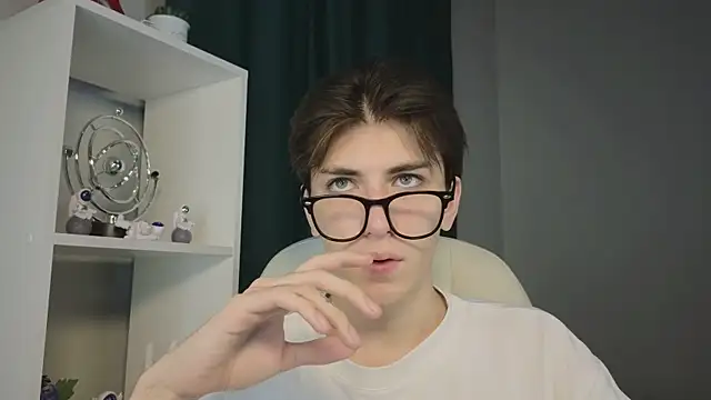 Snapshot of Oliver_Starboy chatting on September 19, 2025, 5:42 am Oliver Starboy online show from September 19, 2025, 5:42 am