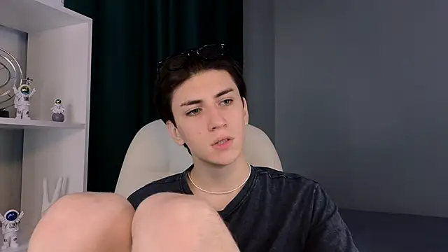 Snapshot of Oliver_Starboy chatting on September 20, 2025, 4:46 am Oliver Starboy online show from September 20, 2025, 4:46 am