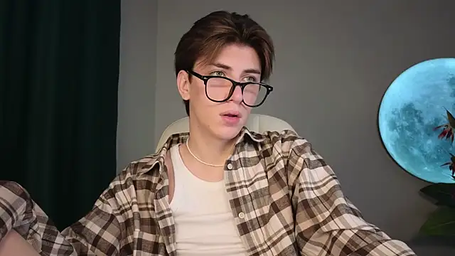 Snapshot of Oliver_Starboy chatting on September 25, 2025, 6:28 am Oliver Starboy online show from September 25, 2025, 6:28 am