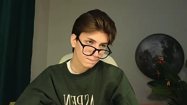 Snapshot of Oliver_Starboy chatting on September 30, 2025, 7:57 am Oliver Starboy online show from September 30, 2025, 7:57 am