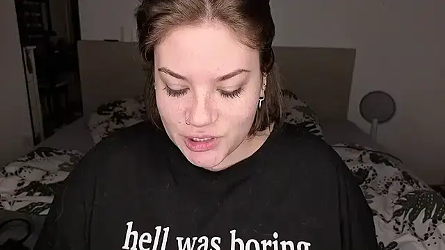 Snapshot of MaeNoir chatting on November 30, 2025, 2:04 am MaeNoir online show from November 30, 2025, 2:04 am