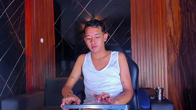 Snapshot of jeremytonner chatting on November 8, 2025, 3:29 am jeremytonner online show from November 8, 2025, 3:29 am