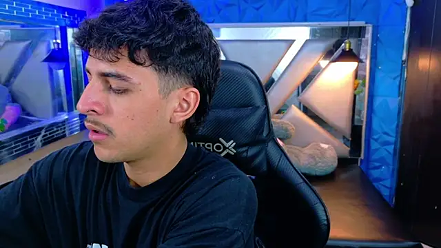 Snapshot of Alan_Del_Reyx chatting on October 3, 2025, 7:44 pm Alan Del Reyx online show from October 3, 2025, 7:44 pm