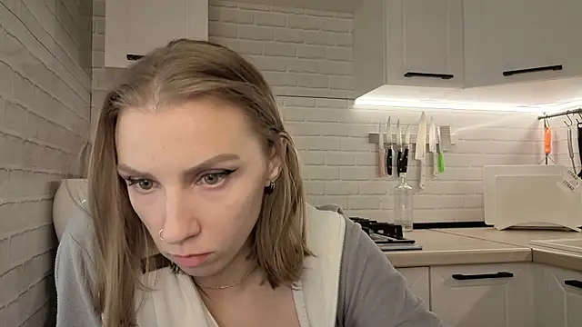 Snapshot of Edena_ chatting on July 16, 2026, 5:19 pm Edena online show from July 16, 2026, 5:19 pm