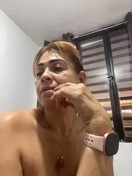 Snapshot of Sexysquirtmommy chatting on May 9, 2026, 10:04 pm Sexysquirtmommy online show from May 9, 2026, 10:04 pm