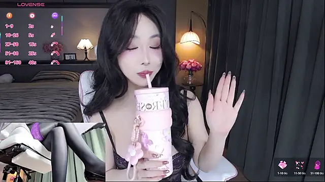 Snapshot of AYW-21 chatting on December 21, 2025, 12:34 pm AYW-21 online show from December 21, 2025, 12:34 pm