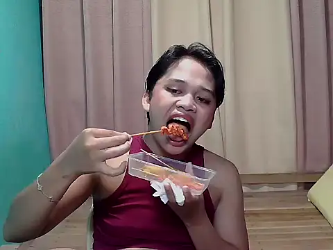 Snapshot of pinaymorena_zeinab chatting on July 3, 2026, 10:43 am pinaymorena zeinab online show from July 3, 2026, 10:43 am