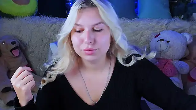 Snapshot of ChloeRicc chatting on September 12, 2025, 9:42 am ChloeRicc online show from September 12, 2025, 9:42 am