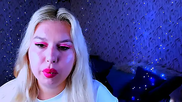 Snapshot of ChloeRicc chatting on October 7, 2025, 8:22 am ChloeRicc online show from October 7, 2025, 8:22 am