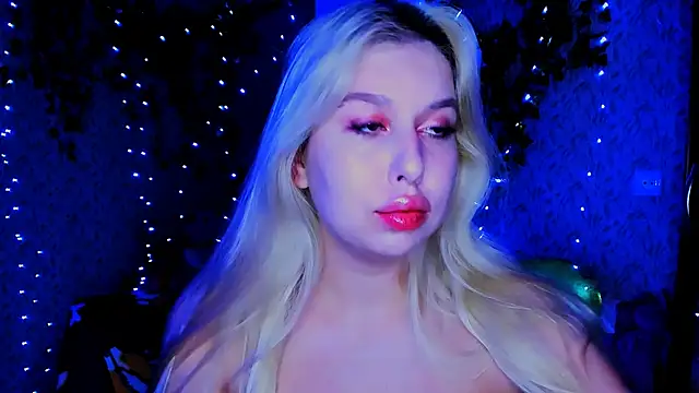 Snapshot of ChloeRicc chatting on November 9, 2025, 7:12 pm ChloeRicc online show from November 9, 2025, 7:12 pm