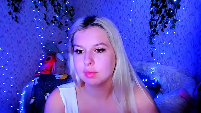 Snapshot of ChloeRicc chatting on November 11, 2025, 8:09 pm ChloeRicc online show from November 11, 2025, 8:09 pm