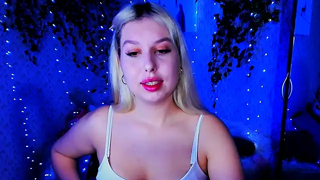 Snapshot of ChloeRicc chatting on November 14, 2025, 3:00 pm ChloeRicc online show from November 14, 2025, 3:00 pm