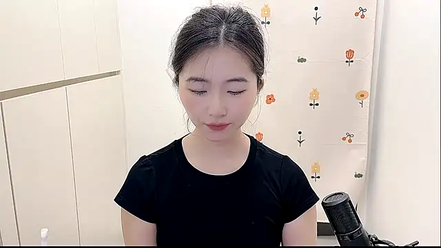 Snapshot of Rosalind_xixi chatting on October 6, 2025, 7:17 am Rosalind xixi online show from October 6, 2025, 7:17 am