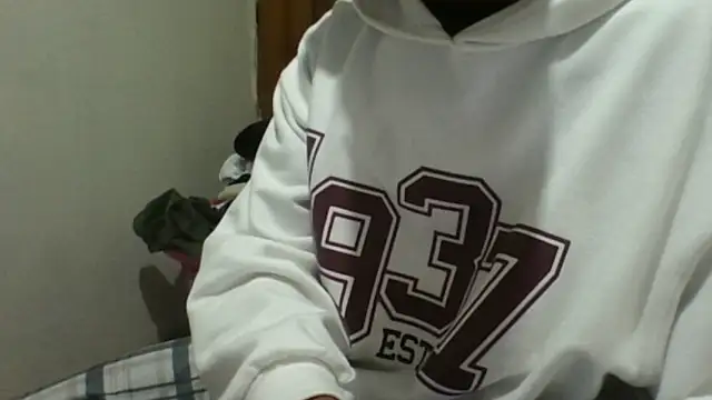 Snapshot of Leus1 chatting on January 7, 2026, 4:37 am Leus1 online show from January 7, 2026, 4:37 am