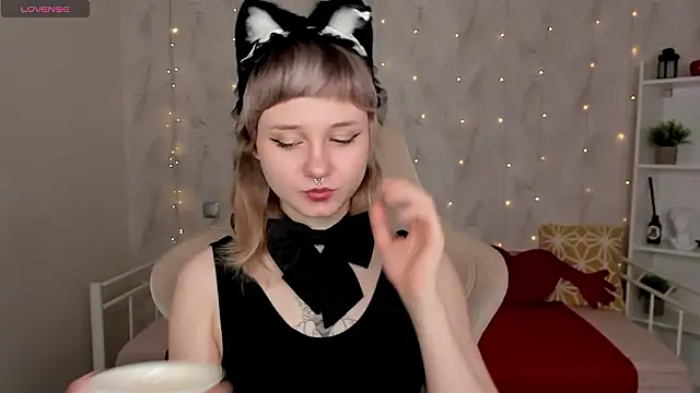 Snapshot of Tori_Cutie chatting on February 6, 2026, 12:04 am Tori Cutie online show from February 6, 2026, 12:04 am