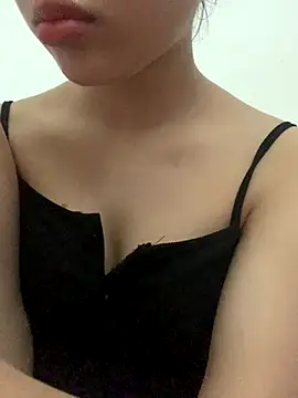 Snapshot of Nguyenha11 chatting on September 28, 2025, 8:42 am Nguyenha11 online show from September 28, 2025, 8:42 am