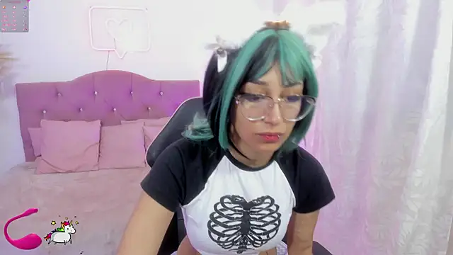 Snapshot of HANNI_TAY chatting on November 25, 2025, 11:43 am HANNI TAY online show from November 25, 2025, 11:43 am