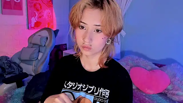 Snapshot of Hannahpage chatting on October 14, 2025, 11:44 am Hannahpage online show from October 14, 2025, 11:44 am