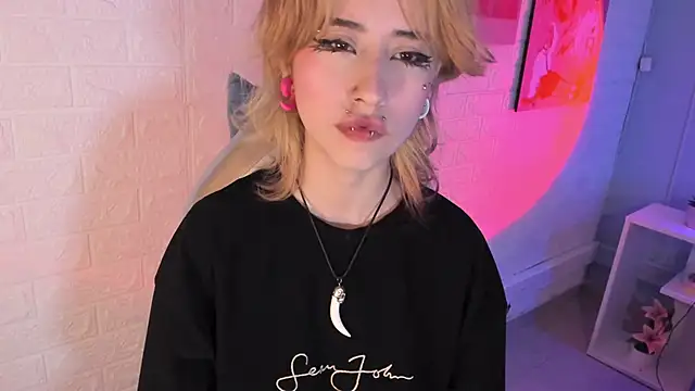 Snapshot of Hannahpage chatting on October 17, 2025, 11:35 am Hannahpage online show from October 17, 2025, 11:35 am