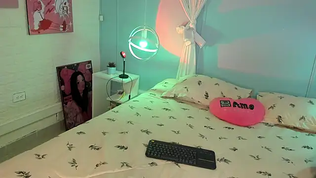 Snapshot of Hannahpage chatting on October 28, 2025, 12:09 pm Hannahpage online show from October 28, 2025, 12:09 pm