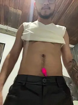 Snapshot of DanteRushh chatting on November 11, 2025, 10:10 pm DanteRushh online show from November 11, 2025, 10:10 pm