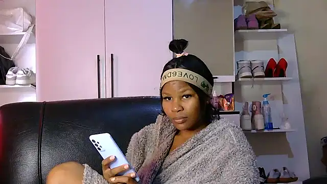 Seductive Yellow Titties online show from September 20, 2025, 10:38 am