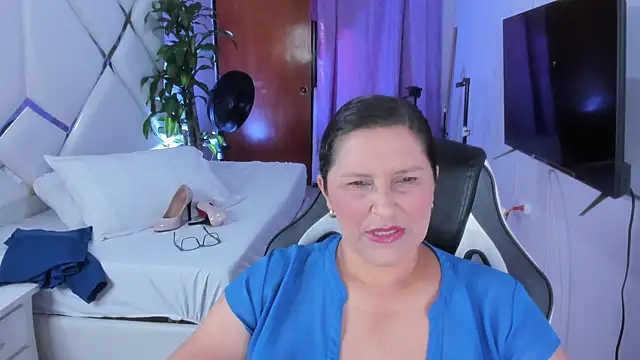 KikaDuque online show from November 11, 2025, 7:14 pm