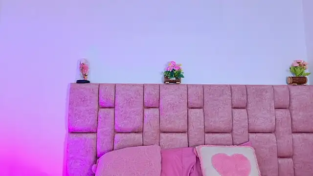 Snapshot of ScarlettLuxe chatting on November 27, 2025, 12:51 pm ScarlettLuxe online show from November 27, 2025, 12:51 pm