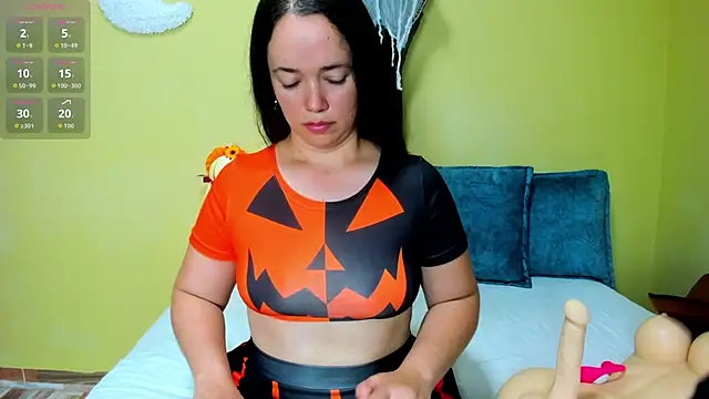 Snapshot of loreen_grey chatting on October 27, 2025, 8:13 pm loreen grey online show from October 27, 2025, 8:13 pm