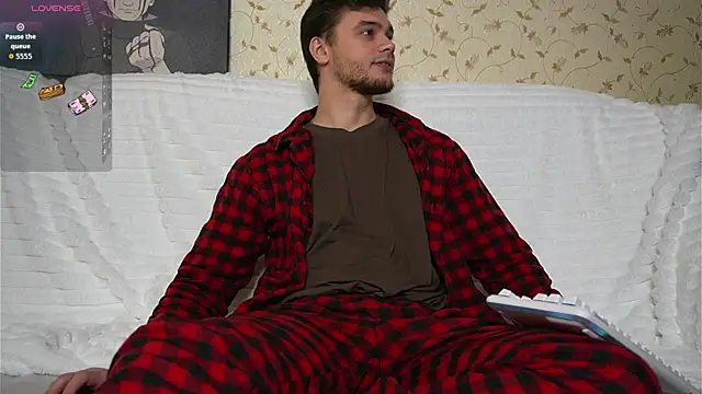 Snapshot of johnstoneisland chatting on December 22, 2025, 9:17 am johnstoneisland online show from December 22, 2025, 9:17 am