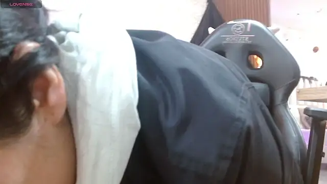 BLUE TAY1 online show from November 2, 2025, 12:07 pm