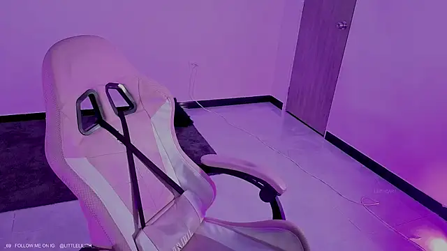 Snapshot of LilithCary chatting on January 6, 2026, 8:23 pm LilithCary online show from January 6, 2026, 8:23 pm