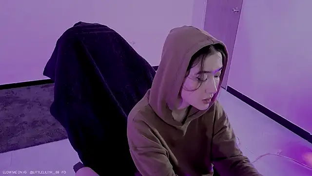 Snapshot of LilithCary chatting on January 7, 2026, 9:39 pm LilithCary online show from January 7, 2026, 9:39 pm