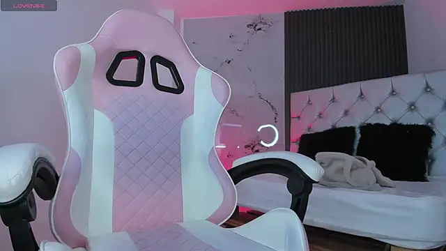 chloesagee online show from October 22, 2025, 11:26 pm