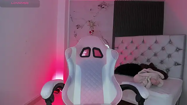 chloesagee online show from December 13, 2025, 10:37 pm