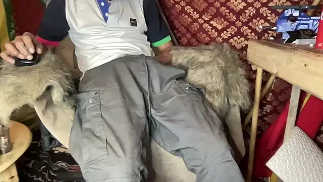 Snapshot of JUSTFORRICH chatting on December 14, 2025, 7:29 pm JUSTFORRICH online show from December 14, 2025, 7:29 pm