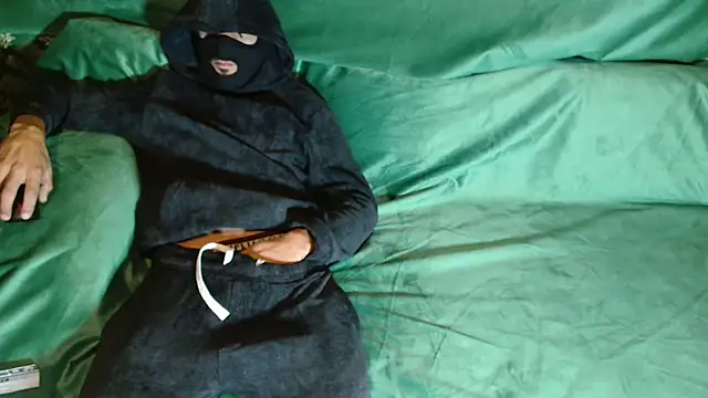 Snapshot of JUSTFORRICH chatting on January 12, 2026, 2:44 pm JUSTFORRICH online show from January 12, 2026, 2:44 pm