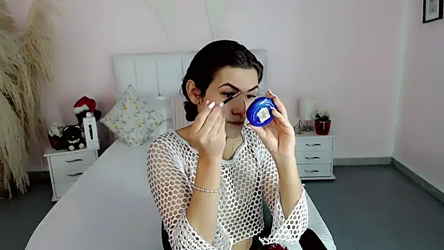 nathalialoes1 online show from December 20, 2025, 7:10 pm