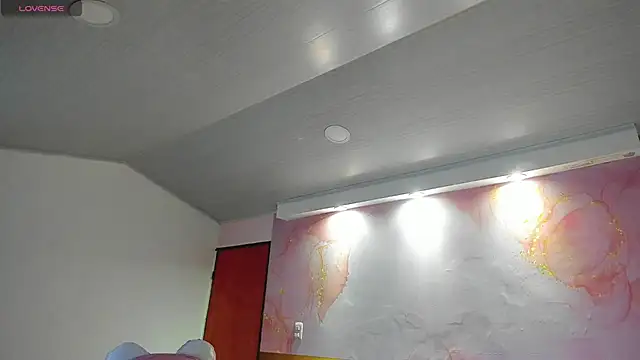 milk candy18 online show from November 15, 2025, 11:07 am