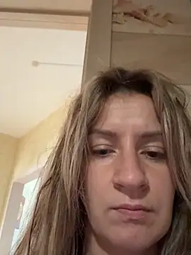 Snapshot of EvvaMur chatting on October 1, 2025, 1:00 am EvvaMur online show from October 1, 2025, 1:00 am