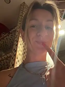 Snapshot of EvvaMur chatting on October 3, 2025, 1:02 am EvvaMur online show from October 3, 2025, 1:02 am