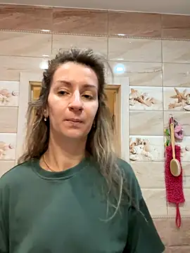 Snapshot of EvvaMur chatting on October 9, 2025, 1:03 am EvvaMur online show from October 9, 2025, 1:03 am