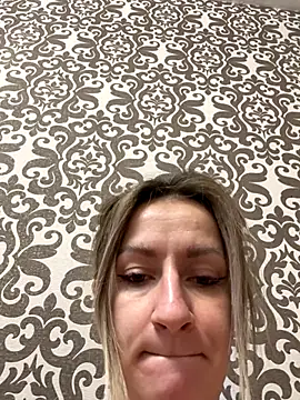 Snapshot of EvvaMur chatting on October 14, 2025, 1:17 am EvvaMur online show from October 14, 2025, 1:17 am