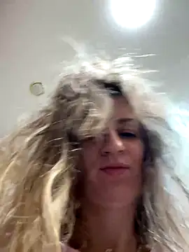 Snapshot of EvvaMur chatting on October 17, 2025, 12:47 am EvvaMur online show from October 17, 2025, 12:47 am