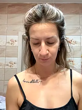 Snapshot of EvvaMur chatting on October 22, 2025, 12:33 am EvvaMur online show from October 22, 2025, 12:33 am