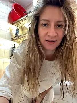 Snapshot of EvvaMur chatting on November 1, 2025, 1:07 am EvvaMur online show from November 1, 2025, 1:07 am